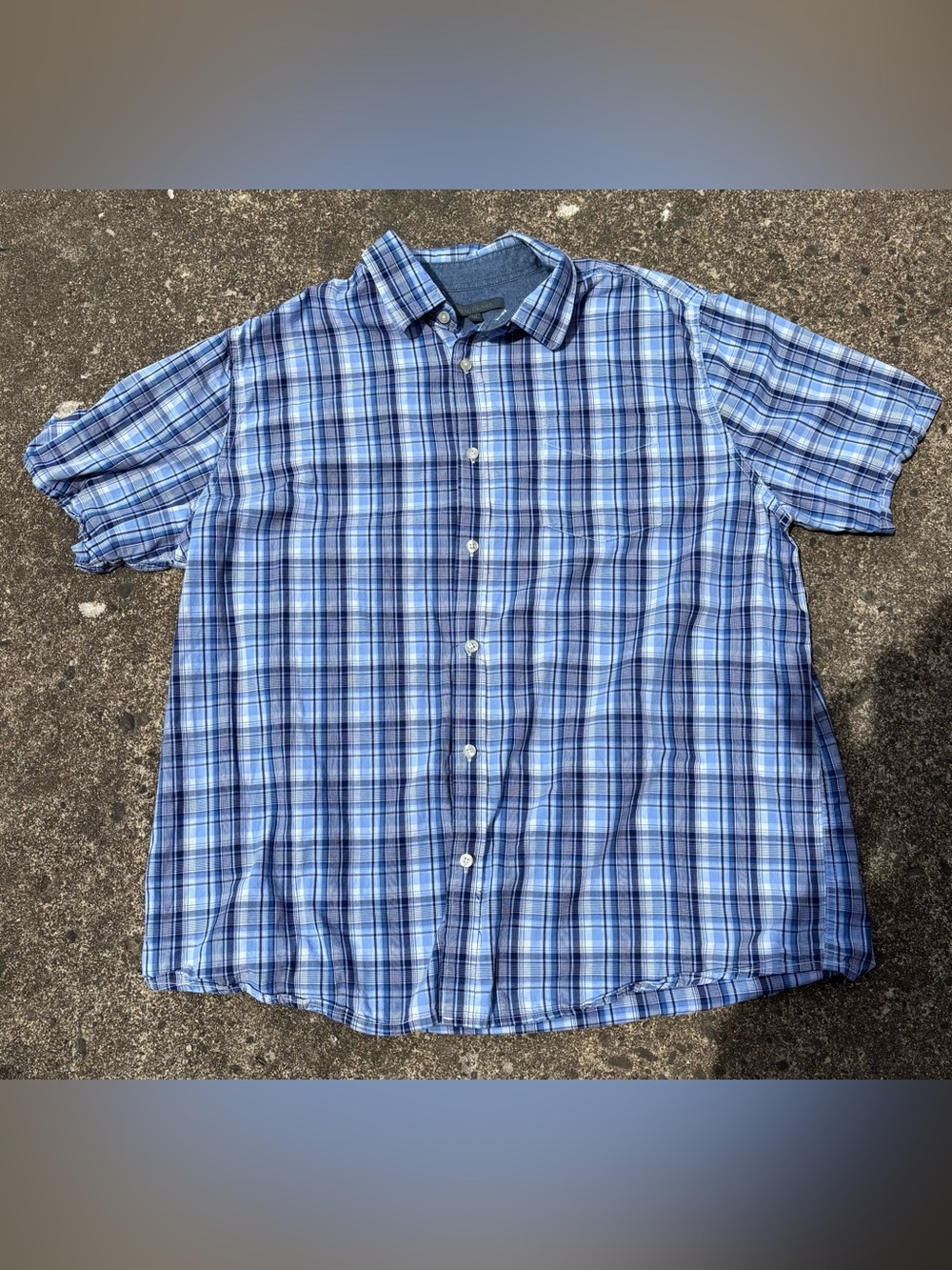 Men's Short-Sleeve Blue Plaid Button-Down Shirt